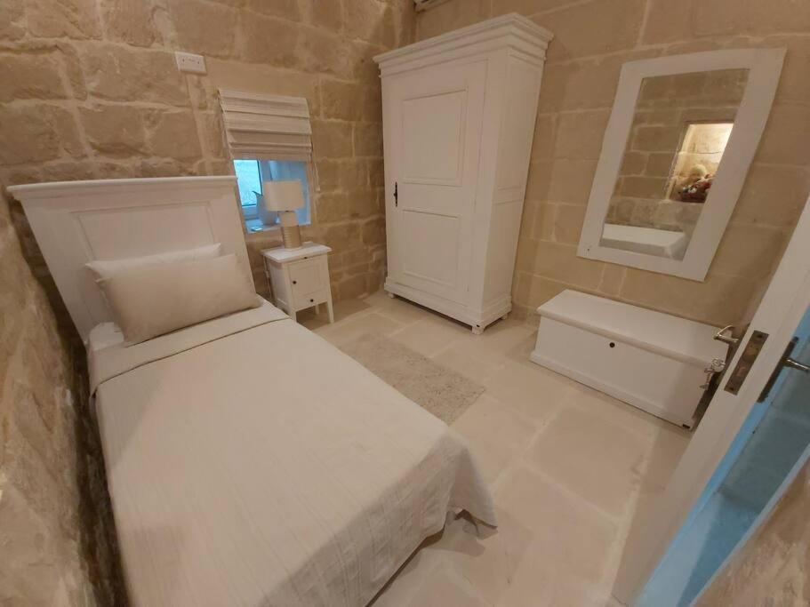 Farmhouse Villa With Large Pool And Garden In Gozo Арб Екстер'єр фото